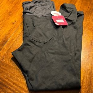NWT- Ingrid & Isabel maternity pants- full stomach panel- skinny black stretch